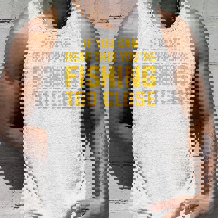 背面には「If You Can Read This You're Fishing Too Close タンクトップ 彼への贈り物