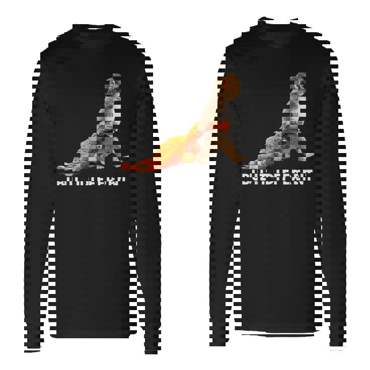 Punch The Monkey Built Different 3 ホワイトテキスト 長袖Tシャツ