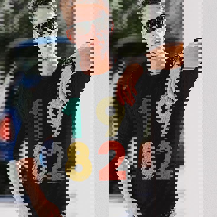 1982 デザイン レトロバースデーヴィンテージ 1982 長袖Tシャツ 彼への贈り物