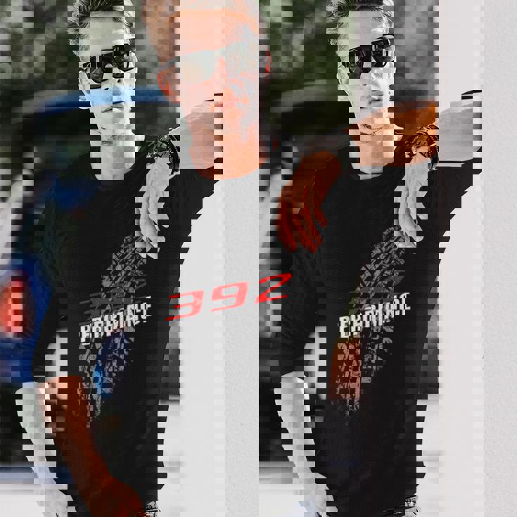 392 パフォーマンス 64 タイヤマーク レースカー 長袖Tシャツ 彼への贈り物