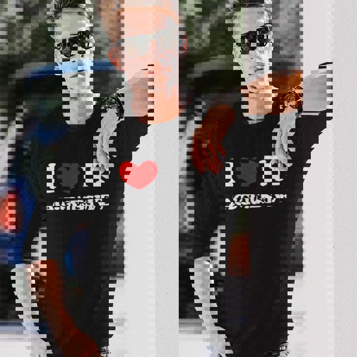 I Love It Aggressive 私はそれが攻撃的であるのが大好きです 長袖Tシャツ 彼への贈り物