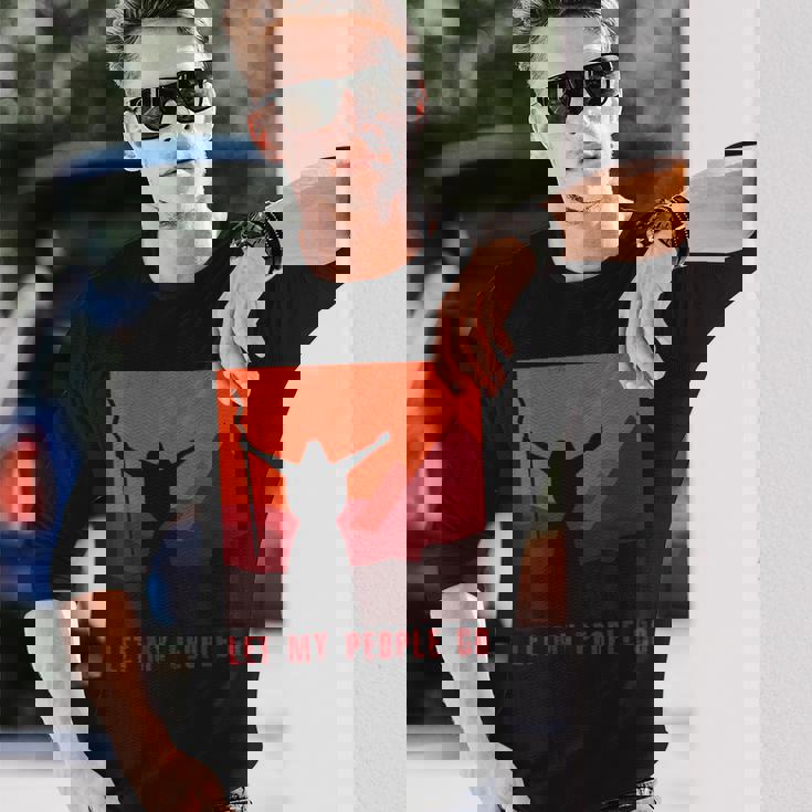 Moses Parts The Redea ユダヤ人 過越祭 ホリデー 長袖Tシャツ 彼への贈り物