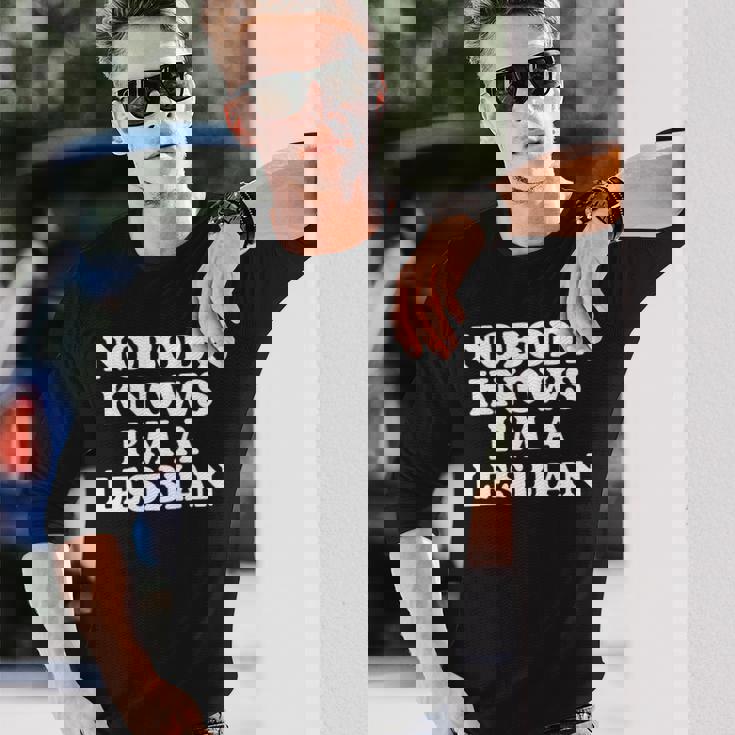 Nobody Knows I'm A Lesbian Gay Lgbtq ユーモア プライド 月 長袖tシャツ 長袖Tシャツ 彼への贈り物