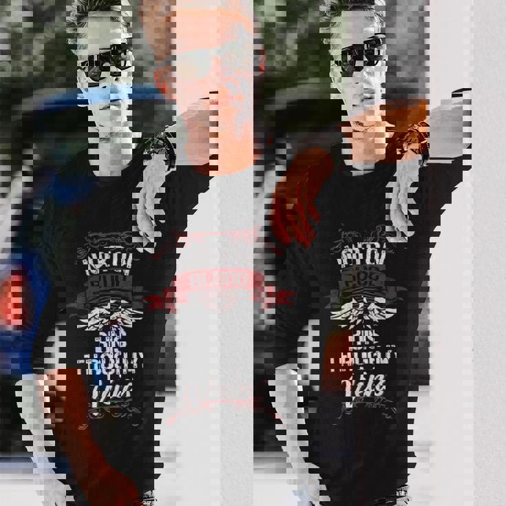 Norton Blood Runs Through Myeins 苗字 Family 長袖Tシャツ 彼への贈り物