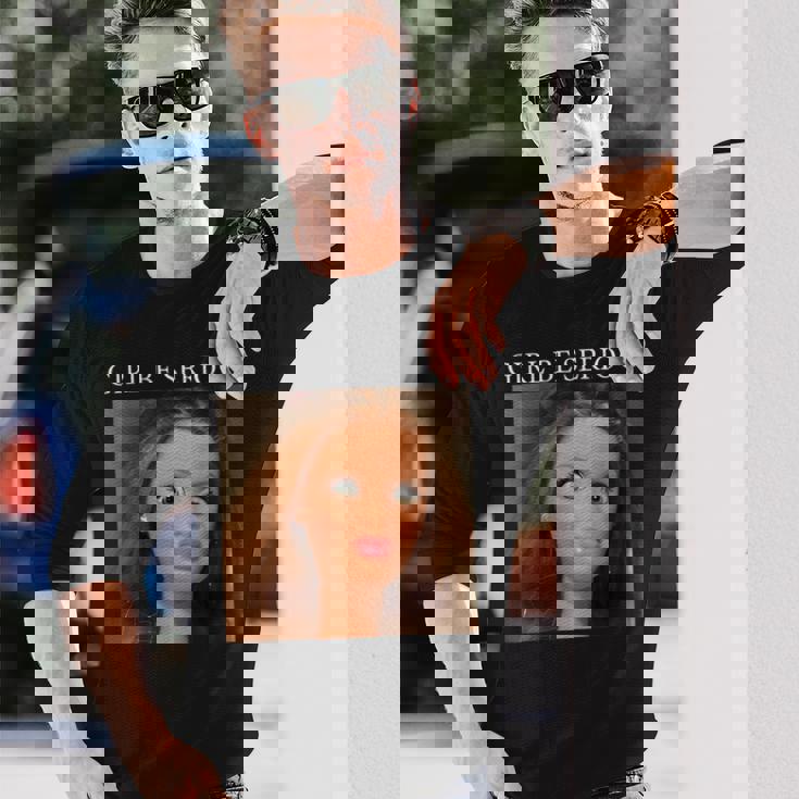 おもしろいドールフェイスミームガール本気で 長袖Tシャツ 彼への贈り物