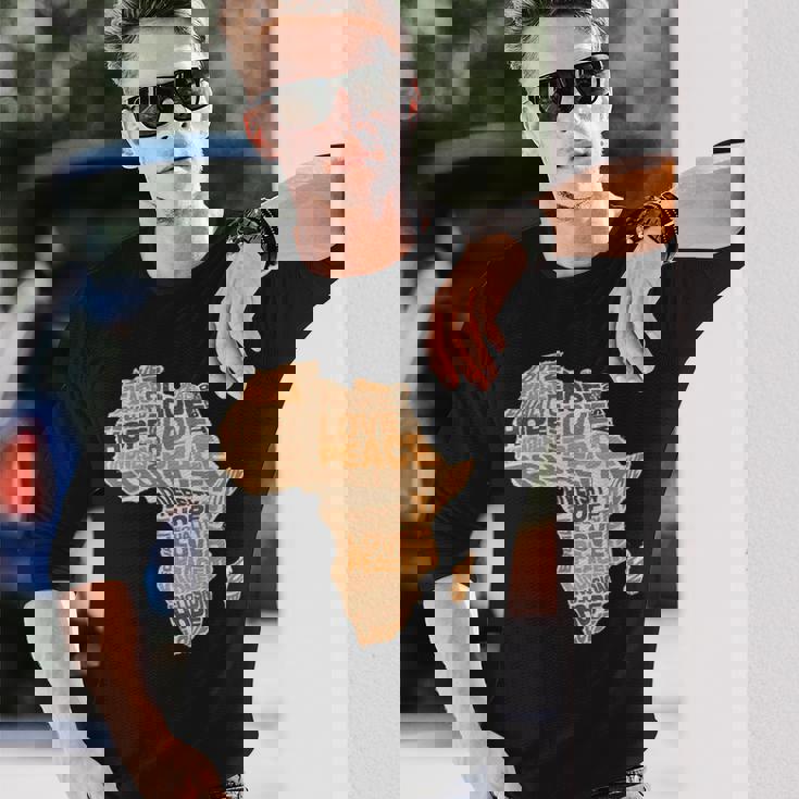 アフリカの平等パターン メラニン 肌色 アフリカ地図 長袖Tシャツ 彼への贈り物