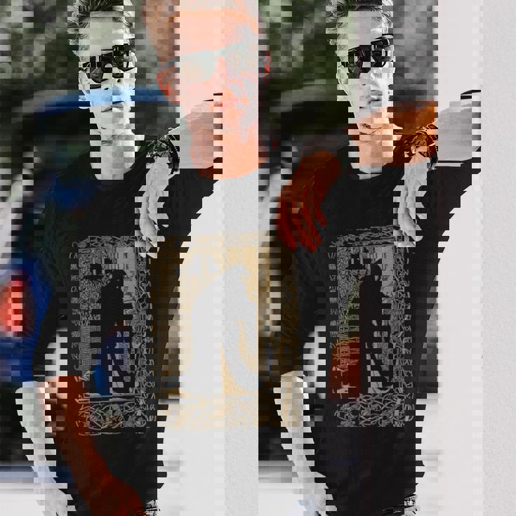 アールヌーボー、オーブリー・ビアズリー、ル・モルト・ダルサー、ギネヴィア 長袖tシャツ 長袖Tシャツ 彼への贈り物