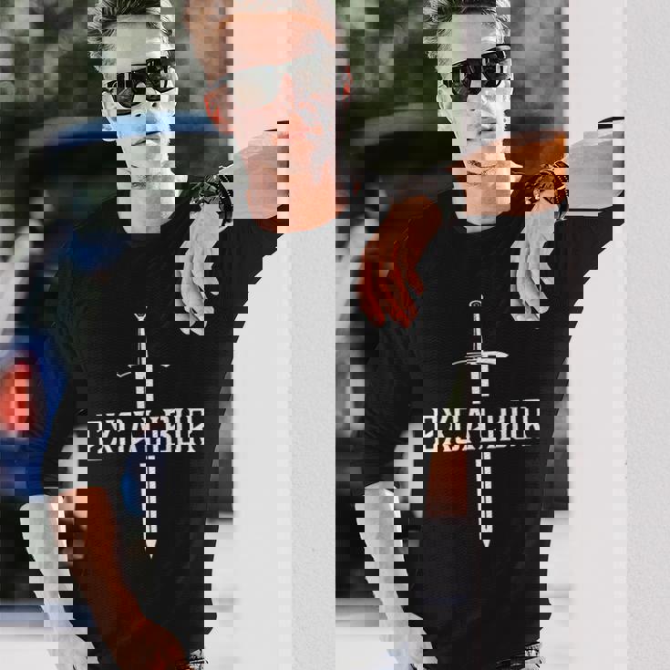 エクスカリバー アーサー王の石の中の伝説の剣 長袖Tシャツ 彼への贈り物