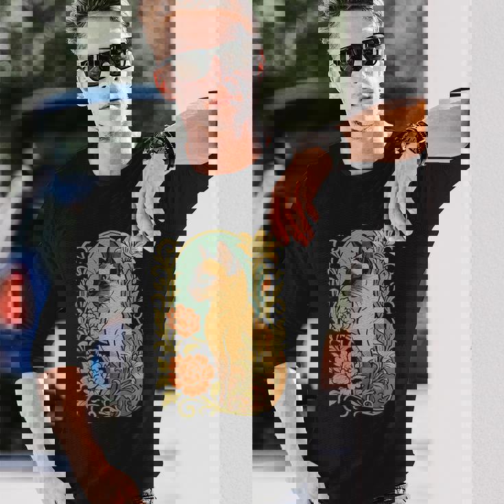 エレガントなガーデンフローラルに囲まれたヴィンテージシャム猫 長袖Tシャツ 彼への贈り物