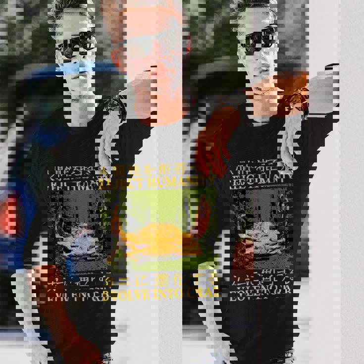 カニ日本人に人類の進化を拒否する 長袖Tシャツ 彼への贈り物