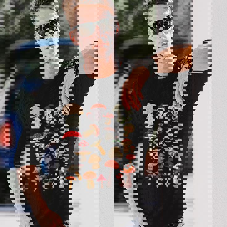 キッズ キノコ コラージュ 菌類 長袖Tシャツ 彼への贈り物