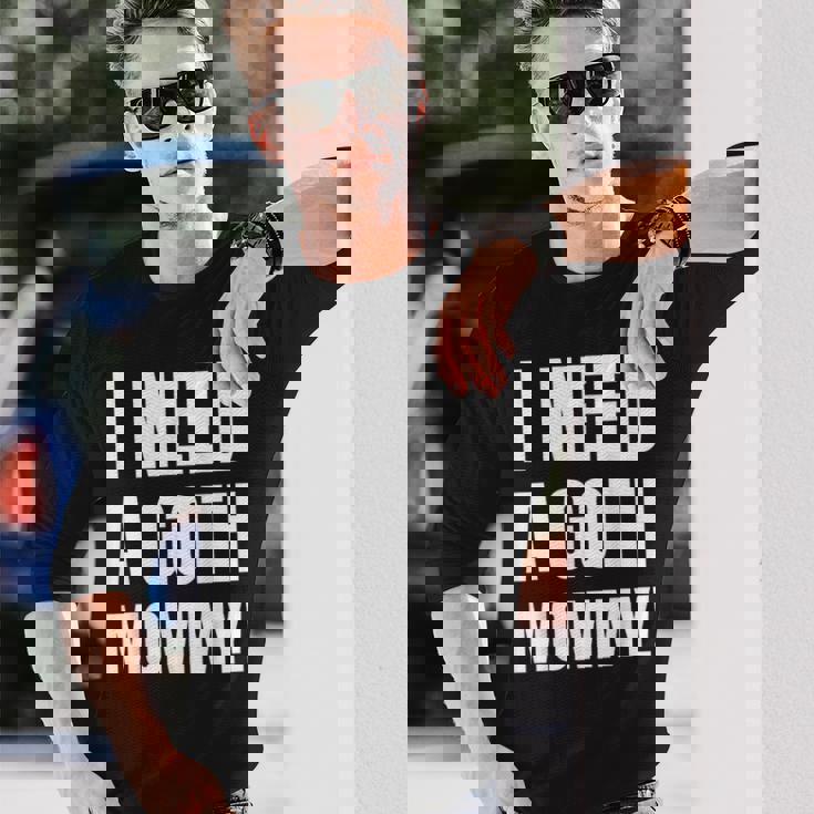 ゴスマミーが必要おもしろいゴシック・マザー・ラバー 長袖Tシャツ 彼への贈り物