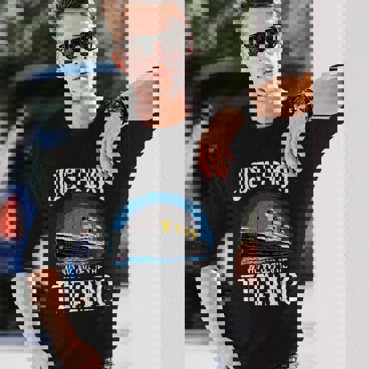 タイタニック号を愛する少年 ヴィンテージ船 タイタニック愛好家 長袖Tシャツ 彼への贈り物