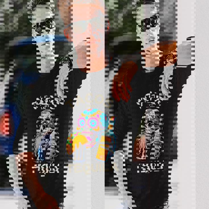 タコスとテキーラ キャンディスカル シンコ・デ・マヨ ロス・ムルトス 長袖Tシャツ 彼への贈り物