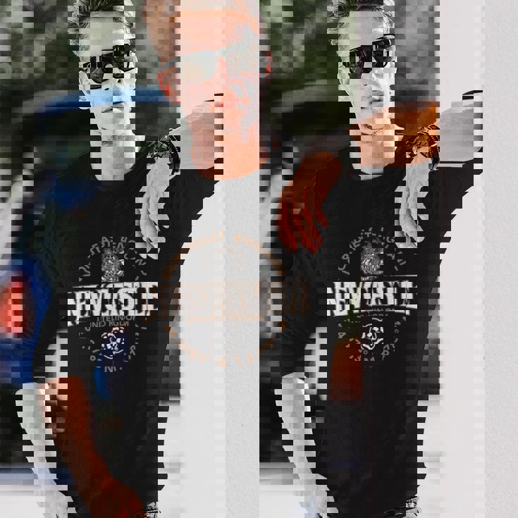 ニューカッスル北東部イングランド座標ラベル 2C 長袖Tシャツ 彼への贈り物