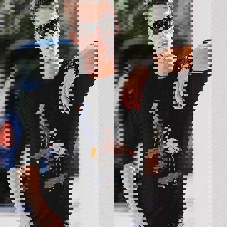 ハシビロコウ フラミンゴ スケートボード 鳥 動物 図 バードウォッチング 贈り物 鳥類学者 生物学者 自然科学 長袖Tシャツ 彼への贈り物