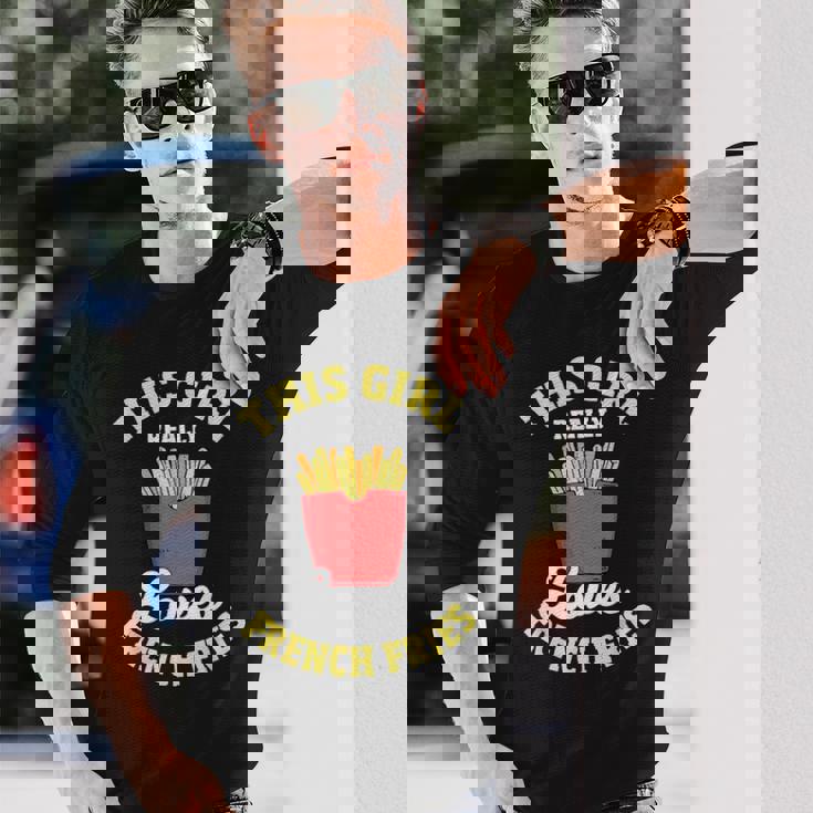 フライドポテト この子は本当にフライドポテトが好きなんだ フライドポテト 長袖Tシャツ 彼への贈り物