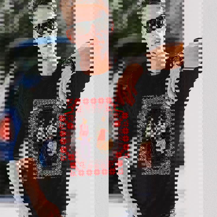 ブルガリアの伝統民族舞踊。ダンサー 長袖tシャツ 長袖Tシャツ 彼への贈り物