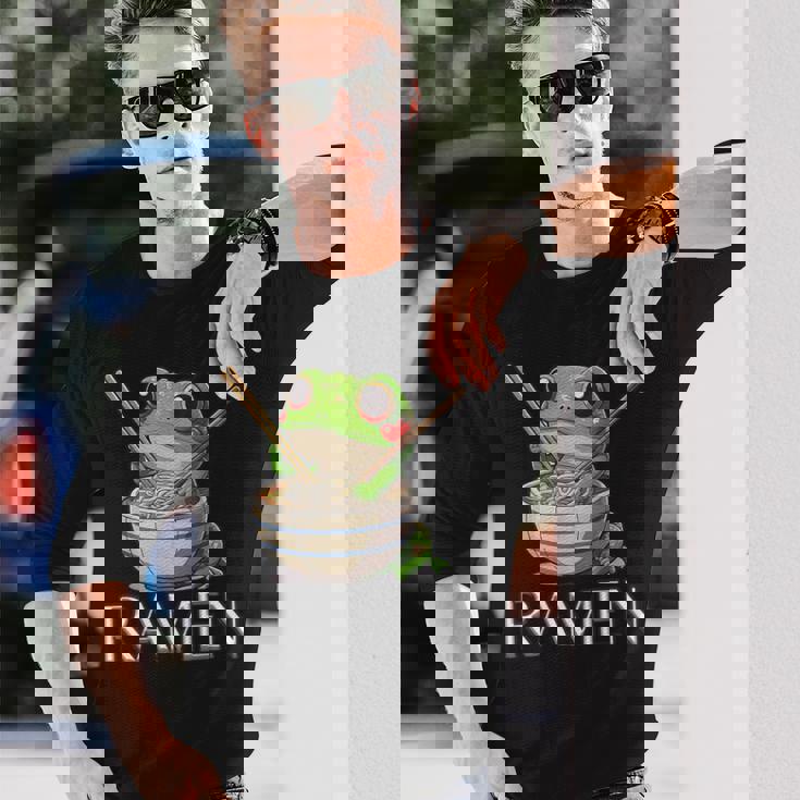 ラーメンを食べるカエルの麺 カワイイ 美的 日本アニメ 長袖Tシャツ 彼への贈り物