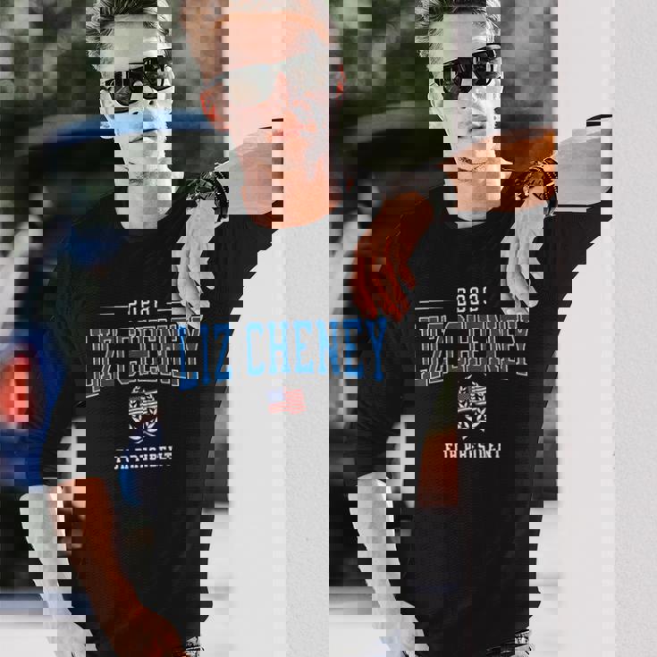 リズ・チェイニー 2028 共和党大統領愛国アメリカ国旗 長袖Tシャツ 彼への贈り物