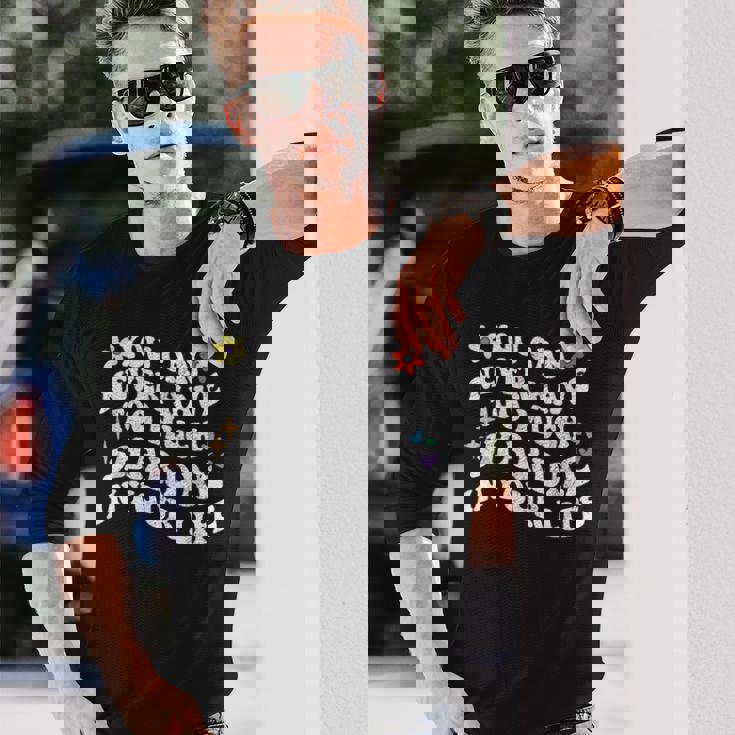 レトログルーヴィー。シャデーが多すぎることはありません。 長袖Tシャツ 彼への贈り物