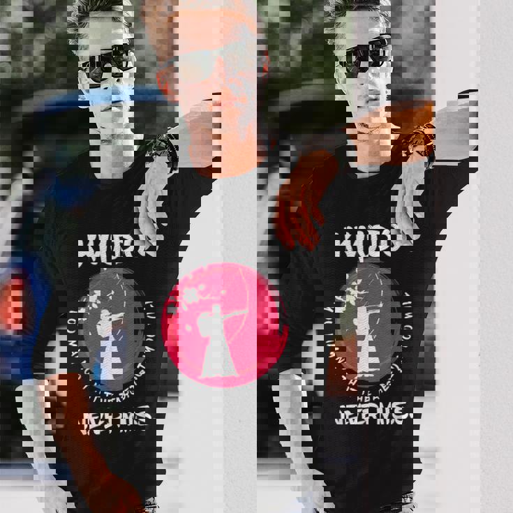 弓道は絶対にお見逃しません おもしろジャパンアーチェリー 弓道アイデア 長袖Tシャツ 彼への贈り物