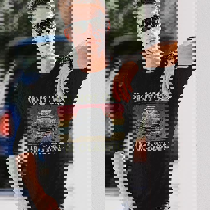 私は年をとっていない私はクラシックで面白い車好きの男性お父さんパパおじいちゃん 長袖Tシャツ 彼への贈り物