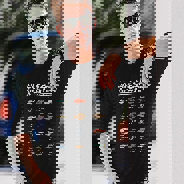 釣り魚ガイド アジ カツオ 鱚 カレイ 平目 サンマ 真鯛 鰯 マゴチ ブリ 太刀魚 釣り好き 海釣り 船釣り 釣り 長袖Tシャツ 彼への贈り物