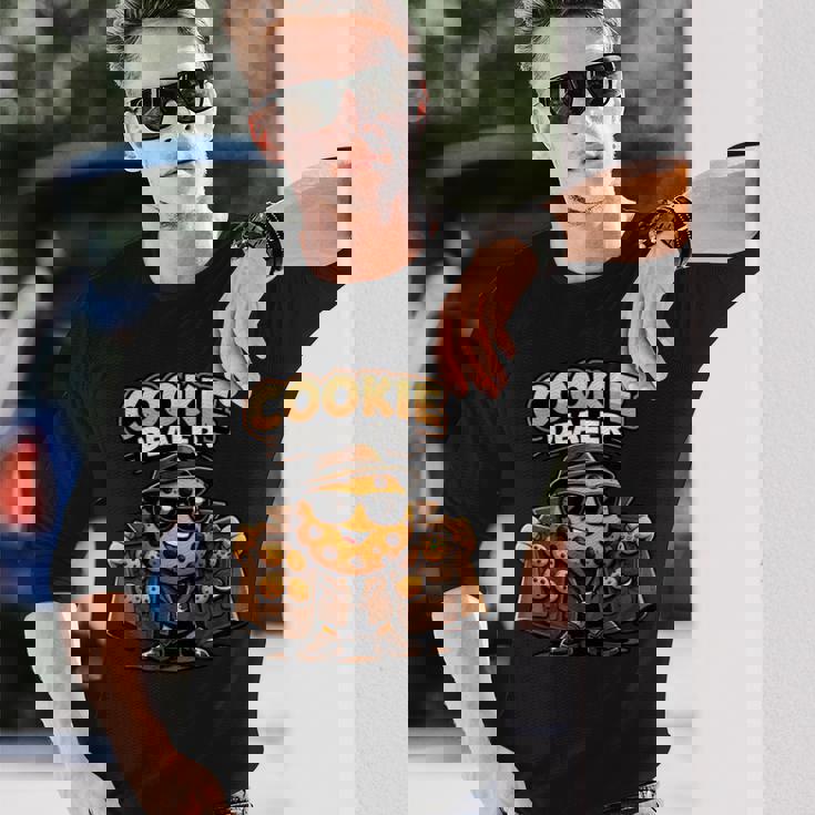 面白くて愛らしいクッキーディーラーかわいい漫画のパン屋 長袖Tシャツ 彼への贈り物