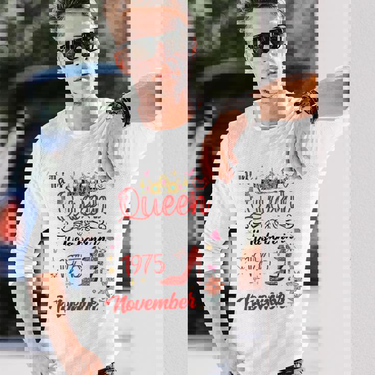 1975年11月 誕生日 この女王は1975年11月に生まれました 長袖Tシャツ 彼への贈り物