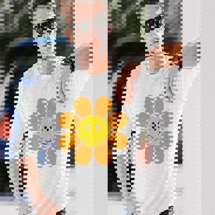 オレンジ70年代レトロファンキーフラワー、イエロースマイルフェイス 長袖Tシャツ 彼への贈り物