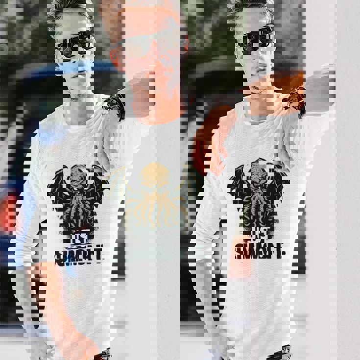 クトゥルフ、ただ召喚するだけ、面白い宇宙ホラークトゥルフカルト。 長袖tシャツ 長袖Tシャツ 彼への贈り物