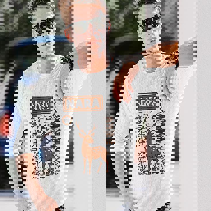 奈良 日本 鹿 日本語タイポグラフィ 漢字 自然 旅行 長袖Tシャツ 彼への贈り物