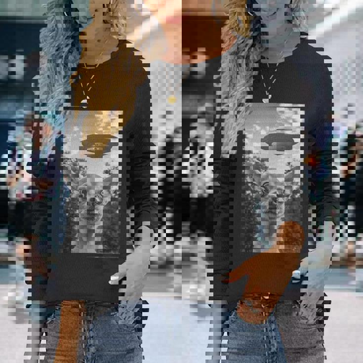 Chihuahuaelfie With Ufo Ufo と面白いチワワのセルフィー 長袖Tシャツ 彼女への贈り物