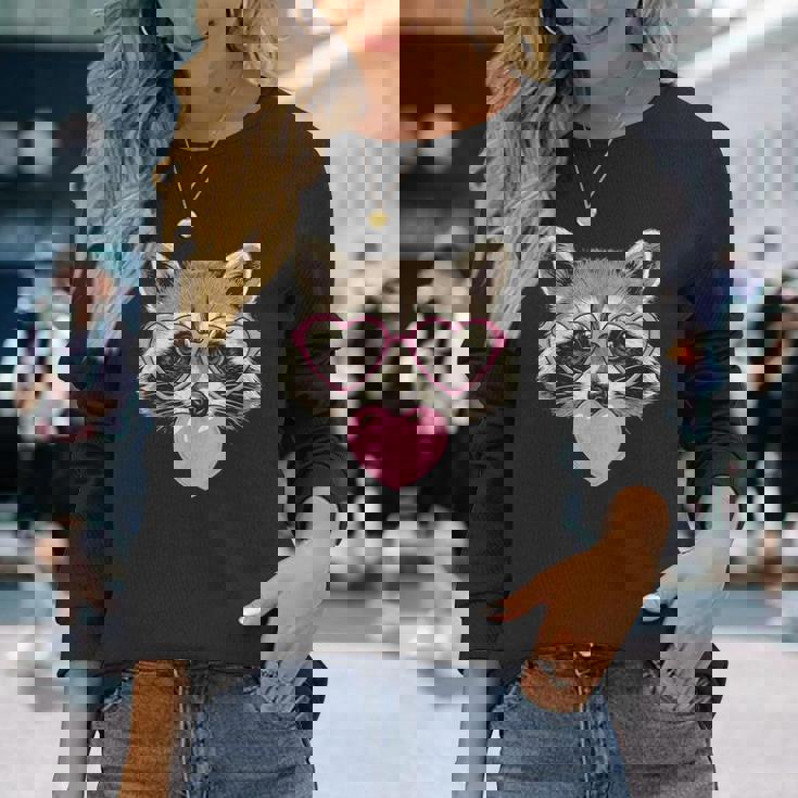 かわいいアライグマが吹くピンクのバレンタイン ハート バブルガム 長袖Tシャツ 彼女への贈り物