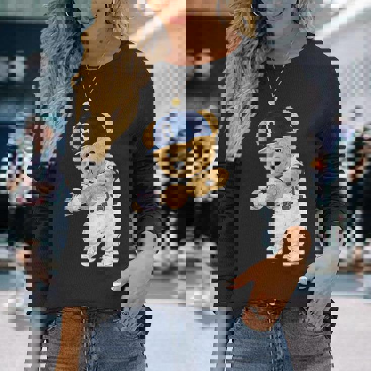 かわいいテディベア野球ヒッター。 長袖Tシャツ 彼女への贈り物