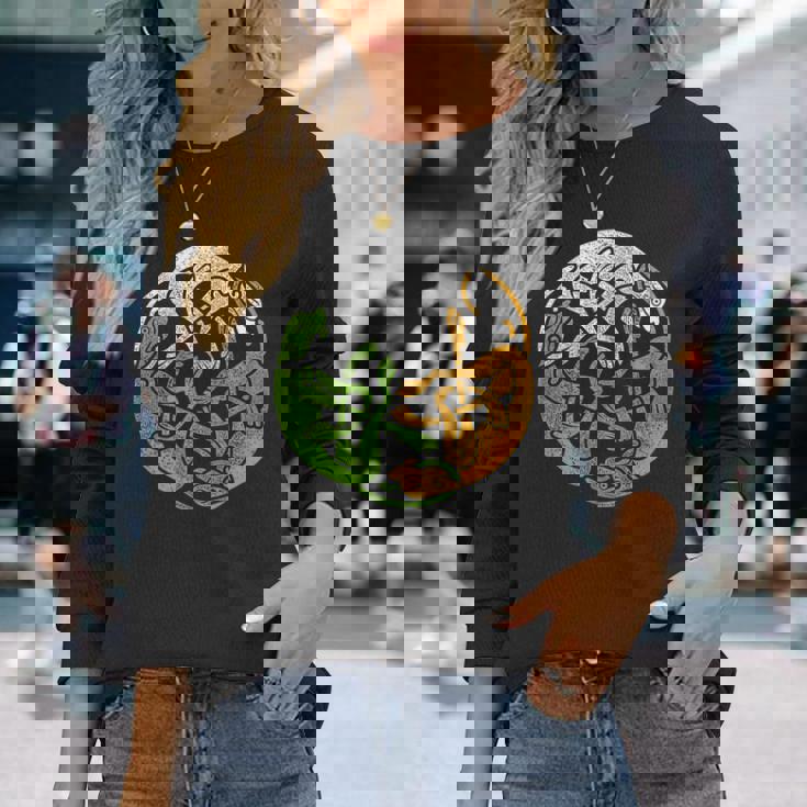 アイルランドデザイン ケルト犬＆旗トリコロールアイルランド 長袖Tシャツ 彼女への贈り物