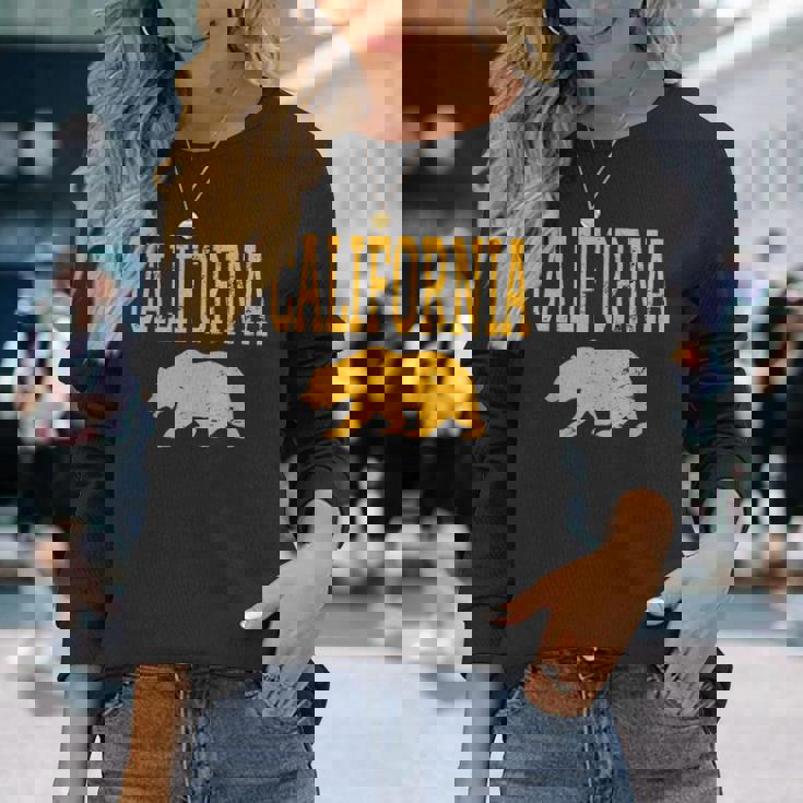 アンティーク調カリフォルニアゴールデンベア。 長袖Tシャツ 彼女への贈り物