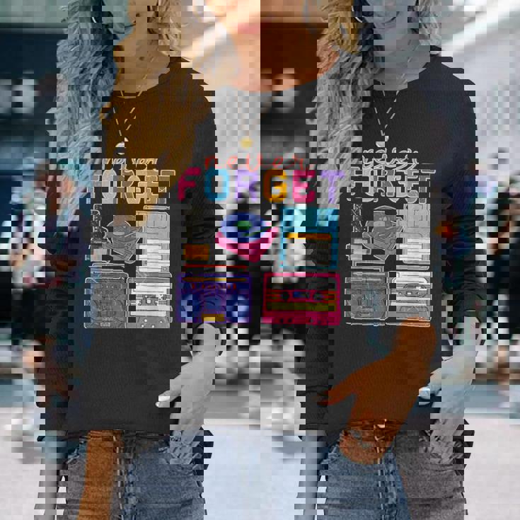 ネバーフォーゲット カセットテープ フロッピーディスク オールドスクール レトロ 長袖Tシャツ 彼女への贈り物