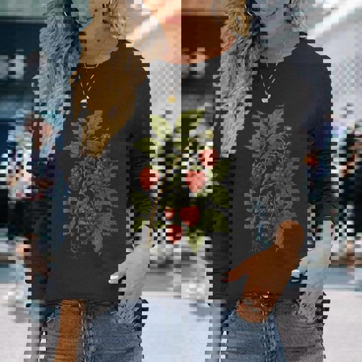 ビンテージボタニカルラズベリー自然アートプリント。 長袖Tシャツ 彼女への贈り物