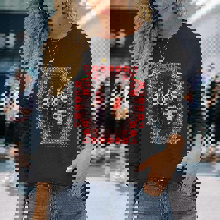 ブルガリアの伝統民族舞踊。ダンサー 長袖tシャツ 長袖Tシャツ 彼女への贈り物