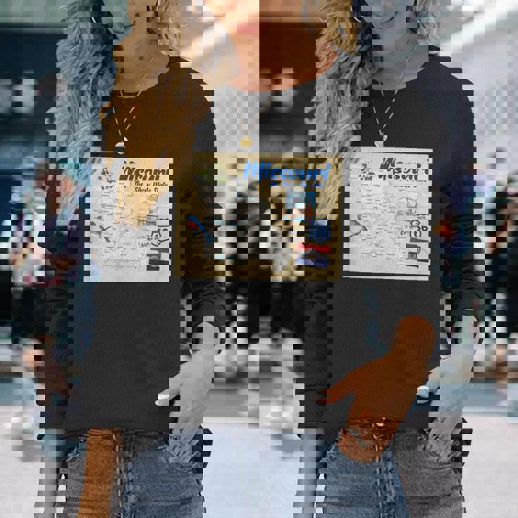 ミズーリ州、マップフラッグアーチブルーバードフラワーランドマーク 長袖Tシャツ 彼女への贈り物