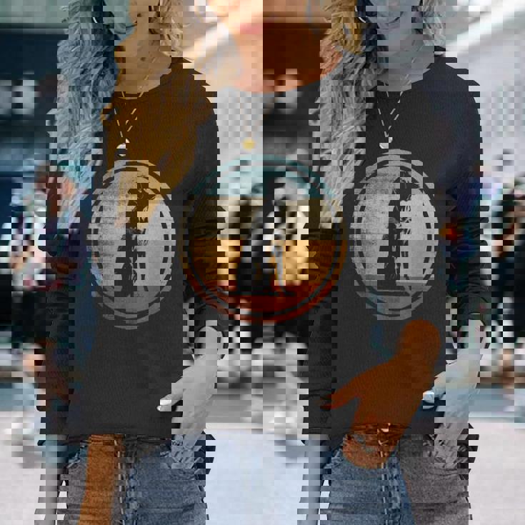 レトロなビンテージ デザインのワイマラナー犬 長袖Tシャツ 彼女への贈り物