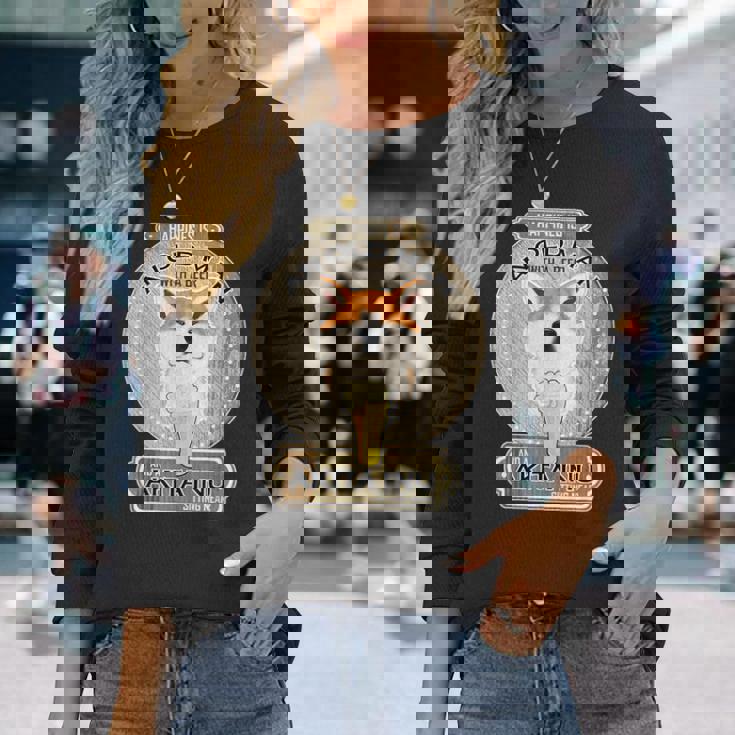 幸せはビールを持つ老人にあり 秋田犬 長袖Tシャツ 彼女への贈り物