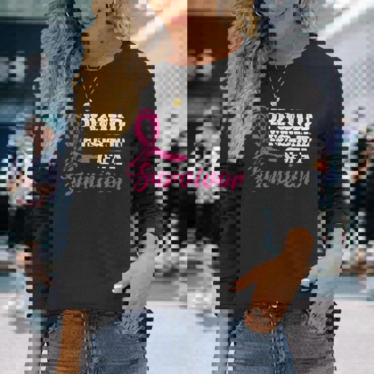 生存者の乳がん啓発の誇り高き夫。 長袖tシャツ 長袖Tシャツ 彼女への贈り物