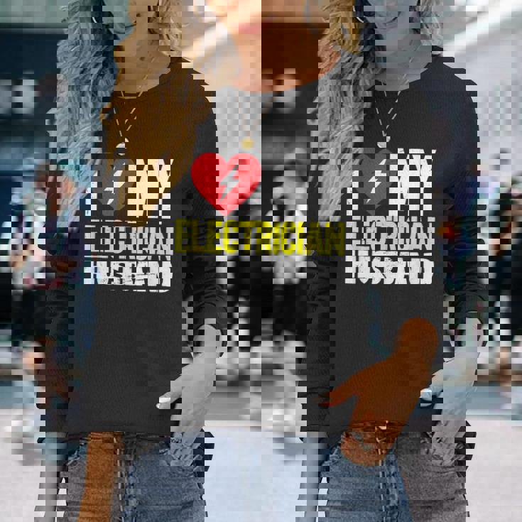 電気技師の夫が大好き 長袖Tシャツ 彼女への贈り物