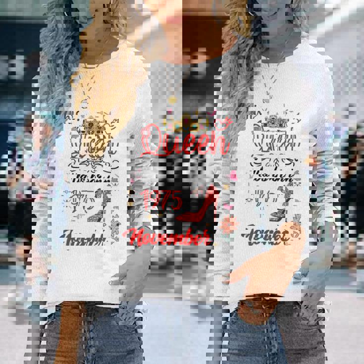 1975年11月 誕生日 この女王は1975年11月に生まれました 長袖Tシャツ 彼女への贈り物