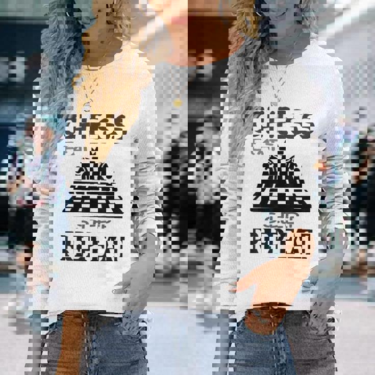 Chess Play チェス盤 チェスマット ギフトアイデア 長袖Tシャツ 彼女への贈り物