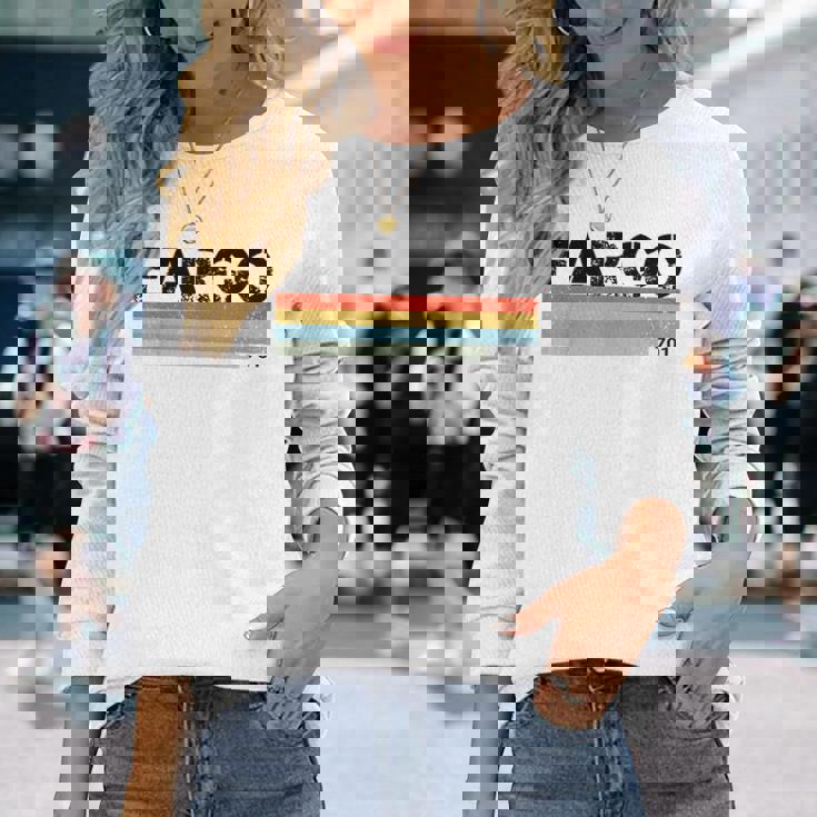 Fargo City レトロ ヴィンテージ ストライプ ギフトとお土産 長袖Tシャツ 彼女への贈り物