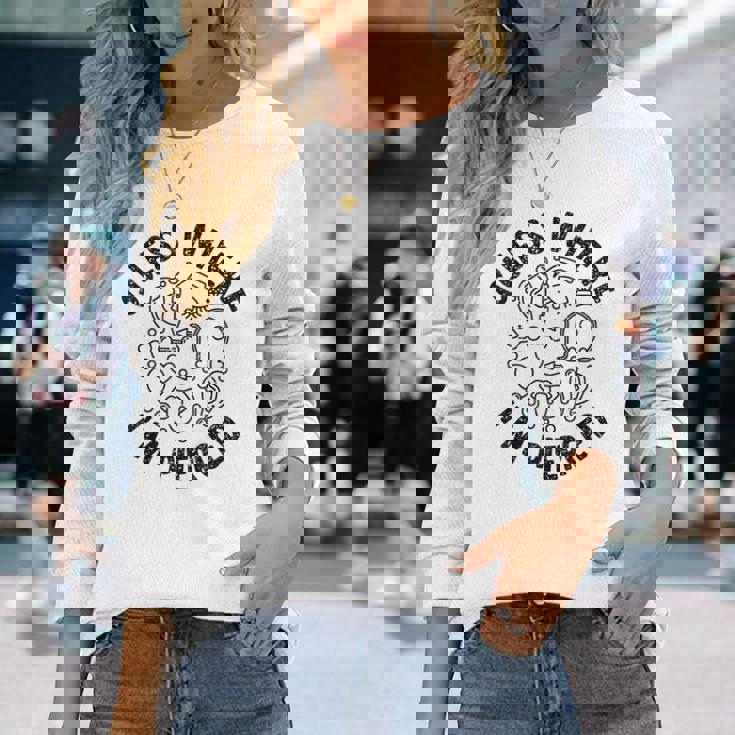 ボディピアス Guess Where I'm Pierced アンティーク調デザイン 長袖Tシャツ 彼女への贈り物